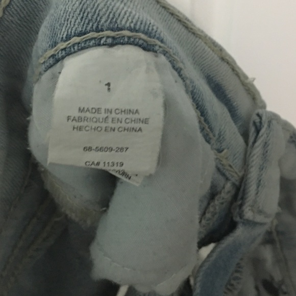 light blue wash denim shorts from garage - Picture 3 of 3